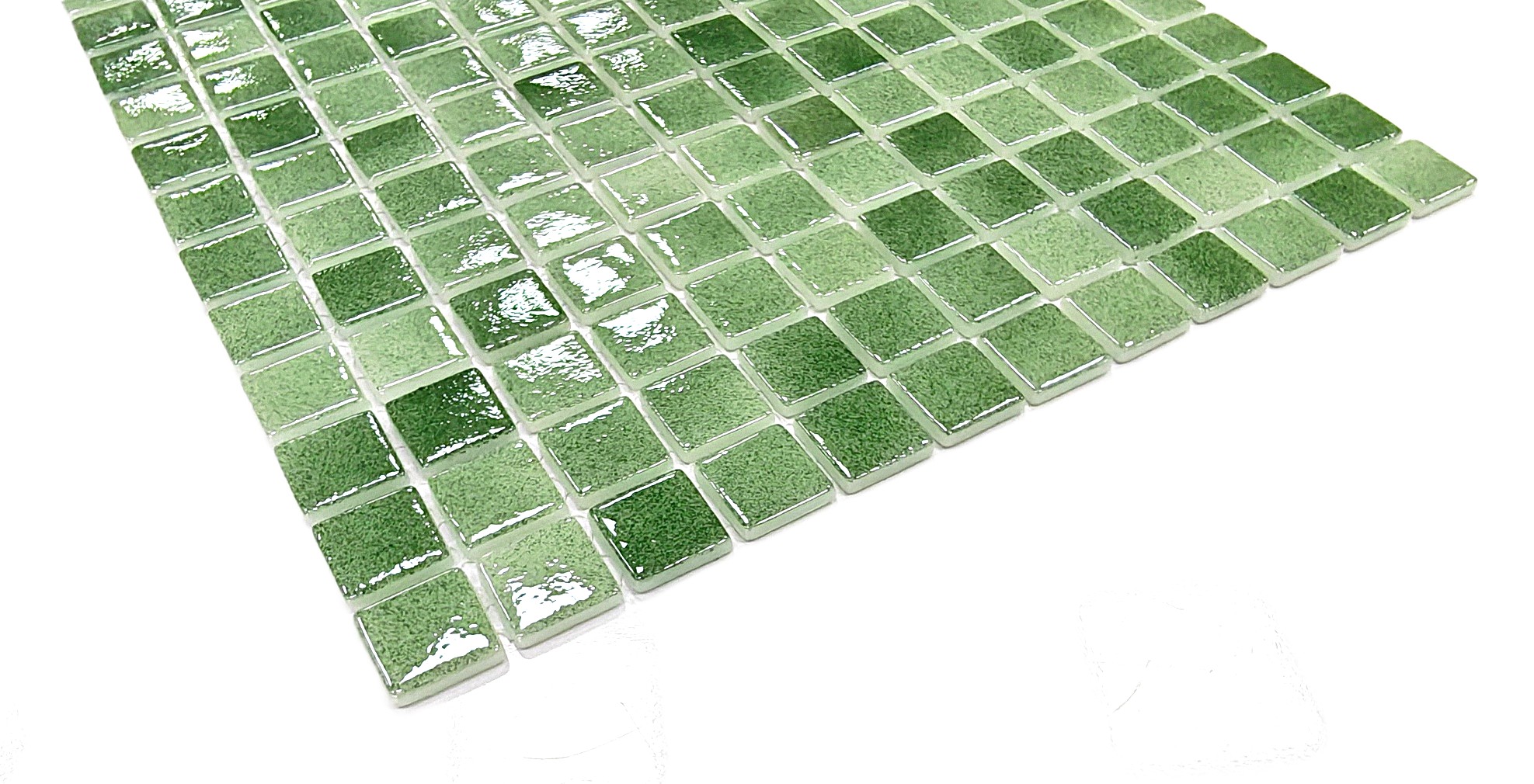 Mutfak tezgah arası, Havuz, Banyo, Sauna, Spa, iç , dış, zemin, duvar, kaplama ve dekorasyon uygulamalarında tüm yüzeyler için, 2.5x2.5cm. Püskürtme Açık Yeşil 31.5x31.5cm. Fileli Cam Mozaik.