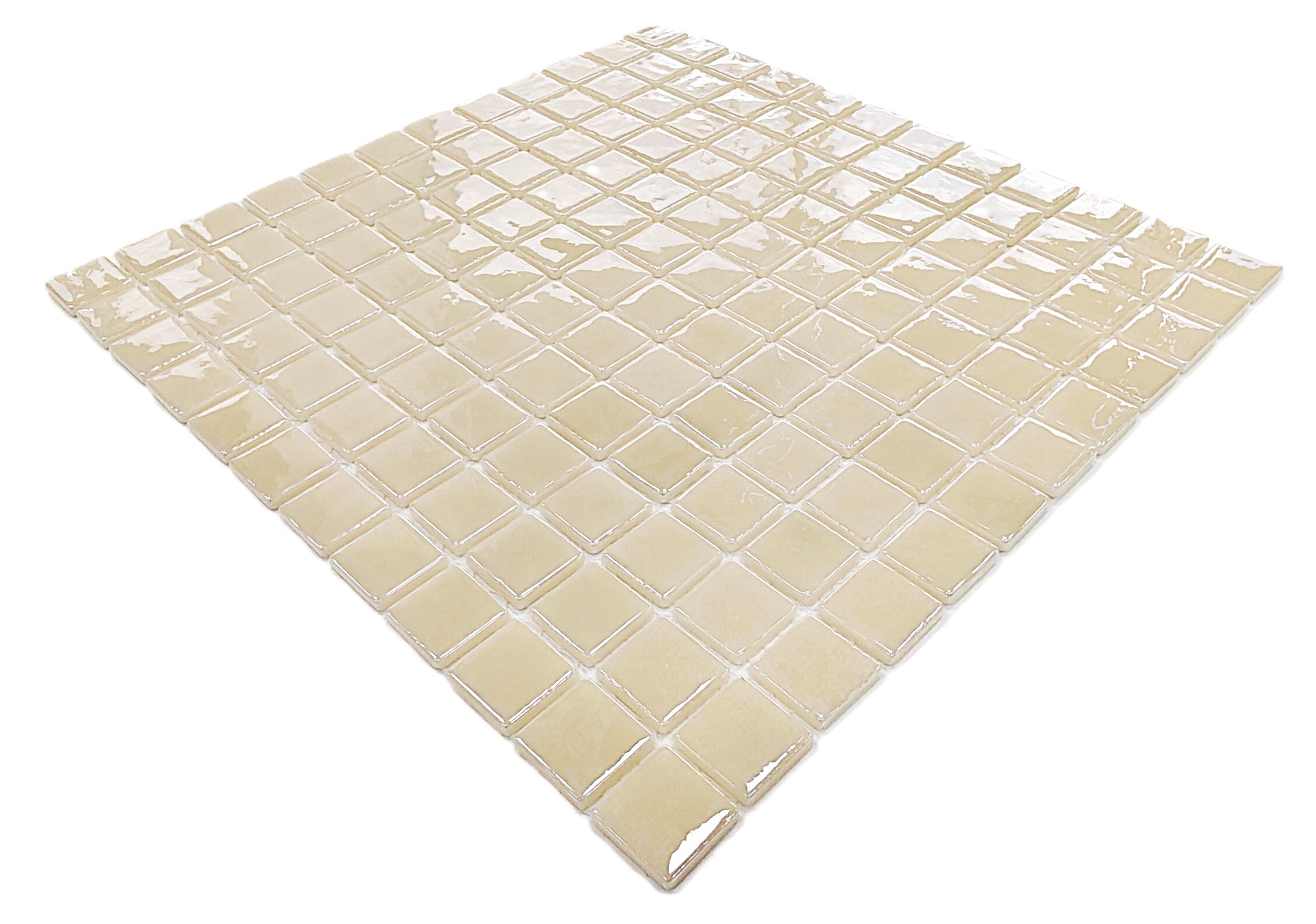 Mutfak tezgah arası, Havuz, Banyo, Sauna, Spa, iç , dış, zemin, duvar, kaplama ve dekorasyon uygulamalarında tüm yüzeyler için, 2.5x2.5cm. Kum Beji 31.5x31.5cm. Fileli Cam Mozaik.