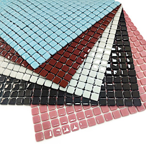 Hobi ve Sanatsal çalışmalar için 15x15mm. 5 Renk, 31,5x31,5cm. Fileli Cam Mozaik.