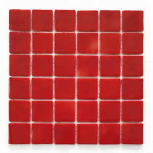 Mutfak tezgah arası, Banyo, Havuz, Sauna, Spa ve Yaşam alanlarının tüm yüzeyleri için 50x50mm Püskürtme Kırmızı, 31.5x31.5 cm Fileli Cam Mozaik